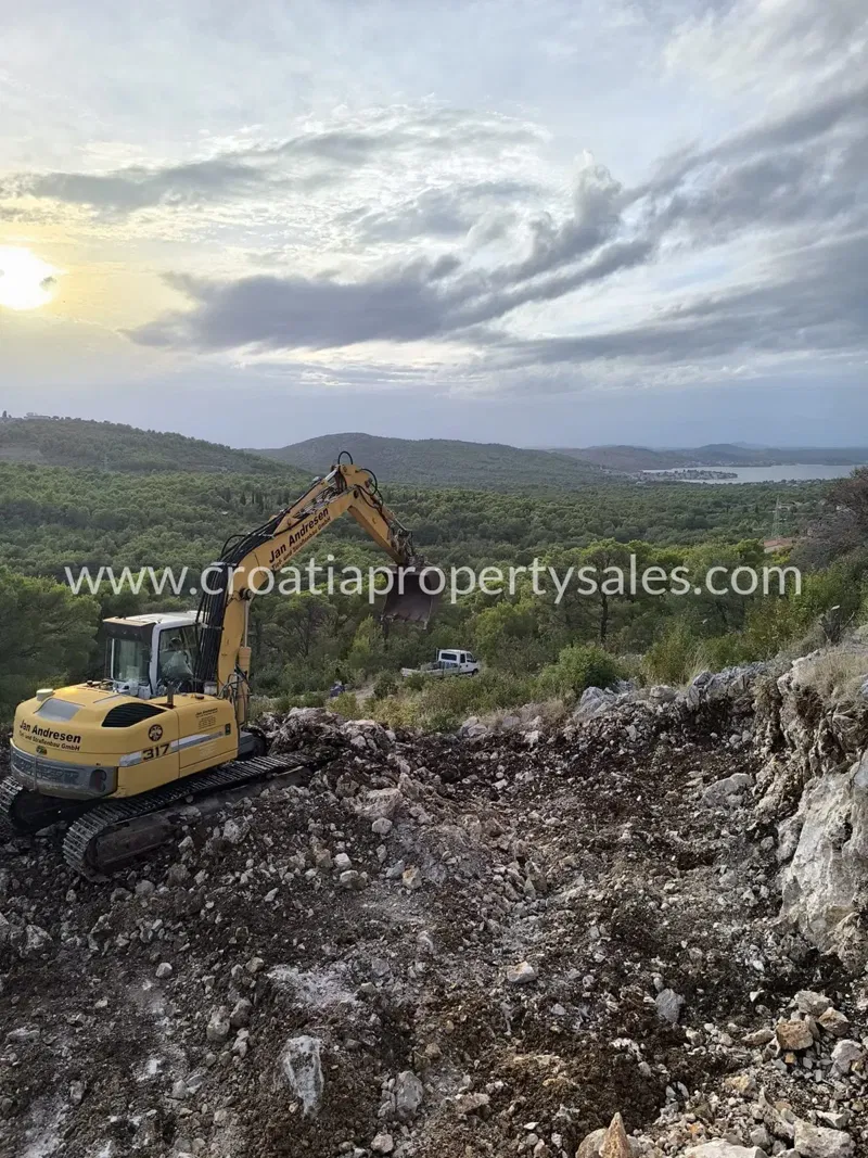 Sibenik, building lands for sale, 218.400 € - 1.115.000 € – 3
