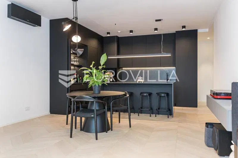 Zagreb, VMD Heinzelova, luxurious four-room apartment, 123,56 m² – 2
