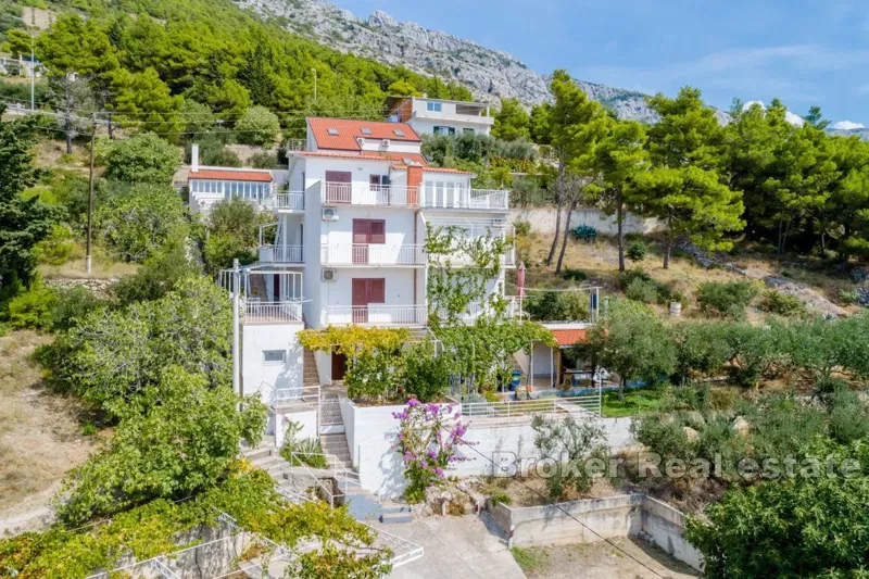 Casa con appartamenti con vista mare – 2
