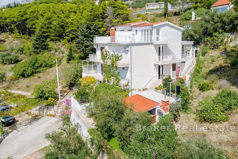Casa con appartamenti con vista mare – 3