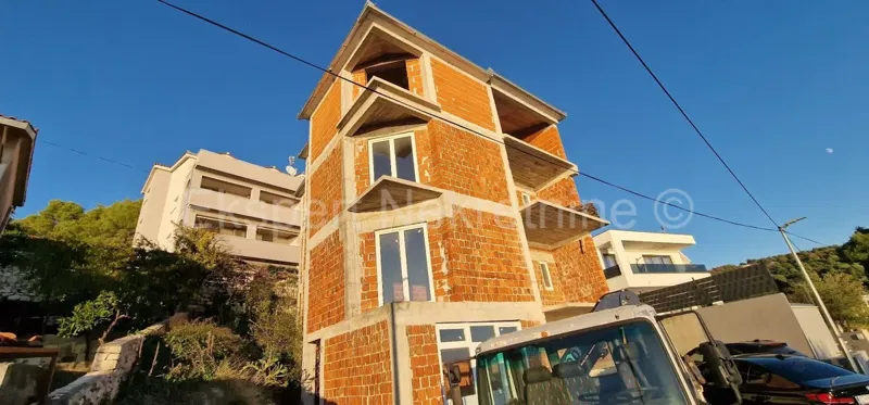 Trogir, Saldun, casa con 5 appartamenti, 487m2, terrazza sul tetto, vista sul mare aperto – 3