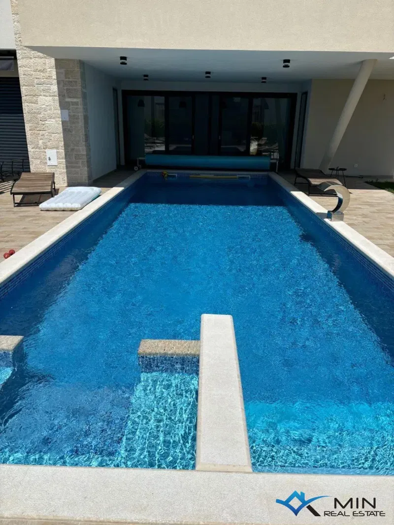 Beautiful villa with heated pool near Novigrad – 2