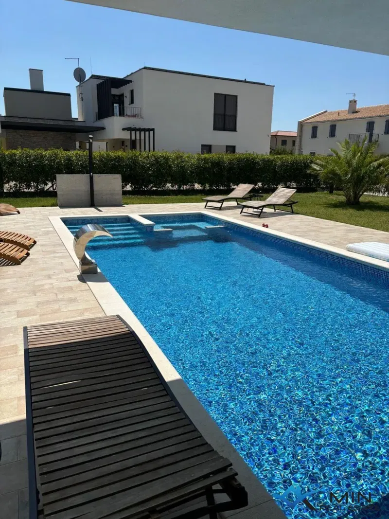 Beautiful villa with heated pool near Novigrad – 3