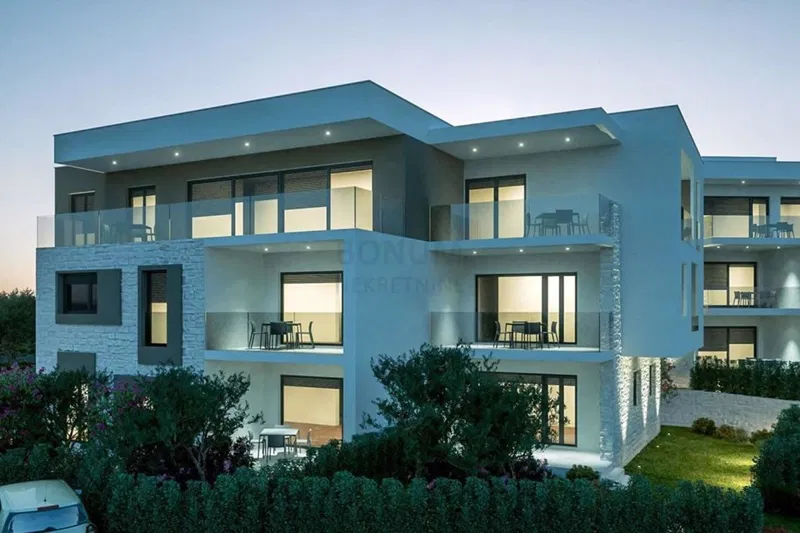Novogradnja, apartman u prizemlju s dvorištem blizu plaže u Brodarici pored Šibenika – 3