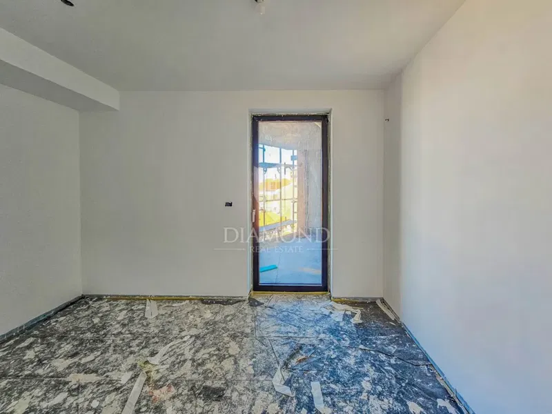 Umag, new building! Luxurious apartment in the center, 2nd row to the sea! – 3