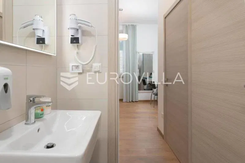 Pula, Center, apartment with a well-established business – 2