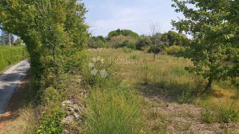Terreno Edificabile con Vista Aperta, 900m2 – 3