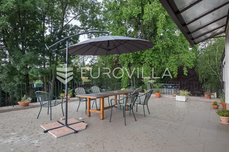 Zagreb, Tuškanac, a beautiful six-bedroom apartment on the 1st floor with a terrace of 70 m2 – 2