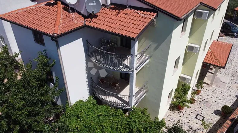 Casa con appartamenti – 2