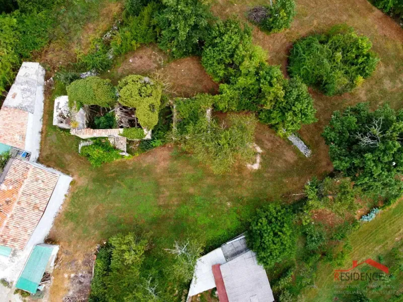 Gračišće, old Istrian ruined house with a large garden – 3