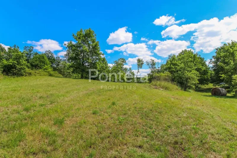 Land Oprtalj, 1.587m2 – 2