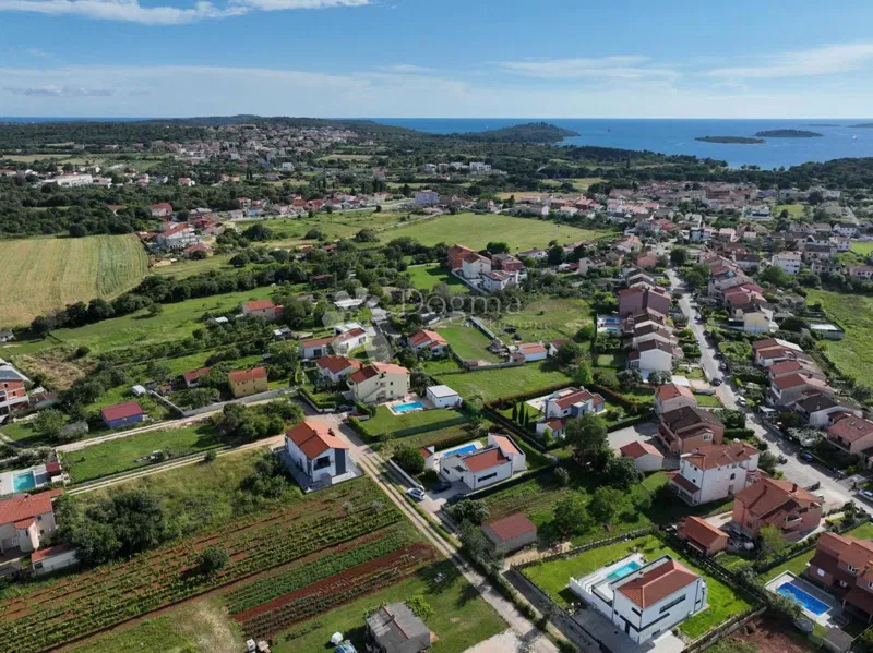 ATTRACTIVE BUILDING LAND NEAR THE SEA – 3