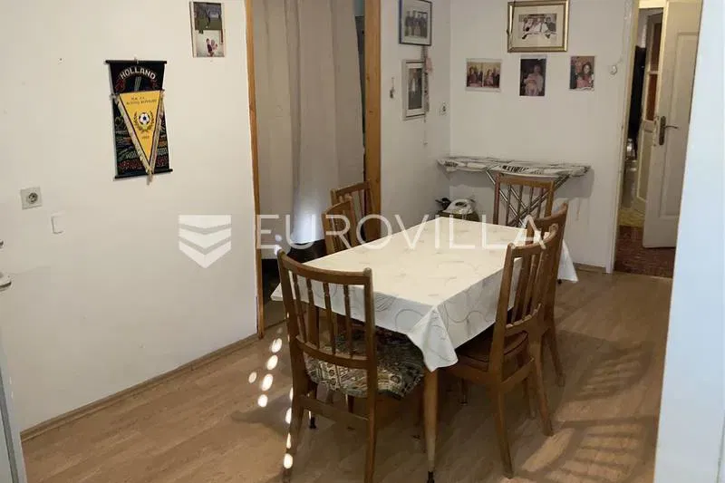 Center of Rovinj, terraced house, 20m to the waterfront and the sea, huge potential – 2