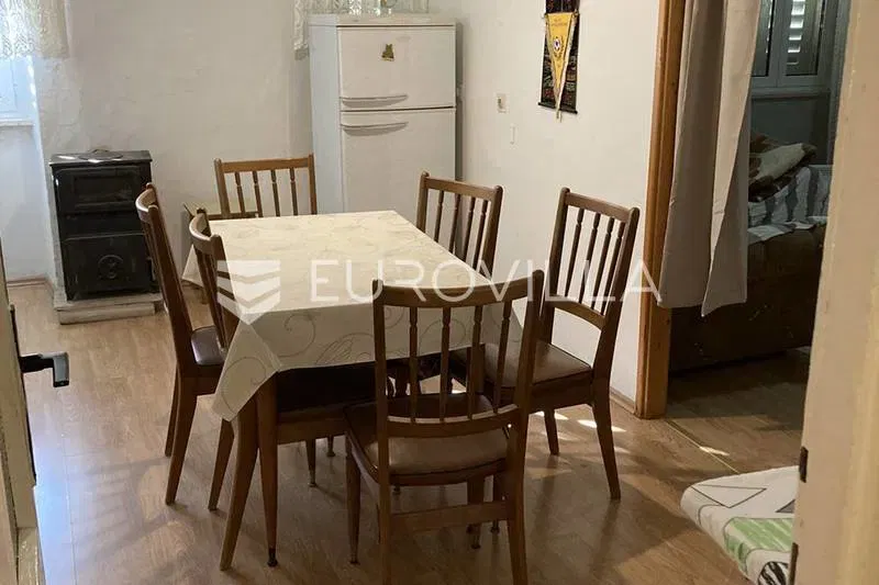 Center of Rovinj, terraced house, 20m to the waterfront and the sea, huge potential – 3