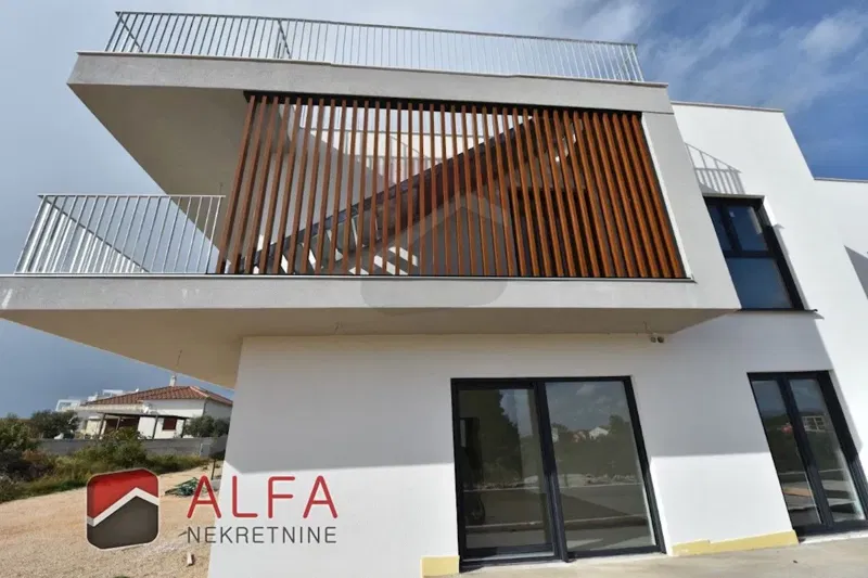 Croazia, Vodice, nuova costruzione, confortevole appartamento in vendita al primo piano + terrazza sul tetto – 2