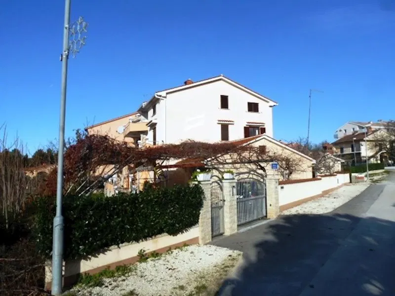 House: Fažana, 330.00 m2 with apartments and sea view (sale) – 3
