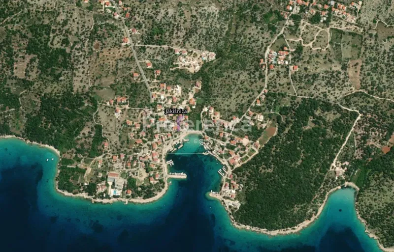 Jakišnica - terreno ai margini della zona edificabile – 2