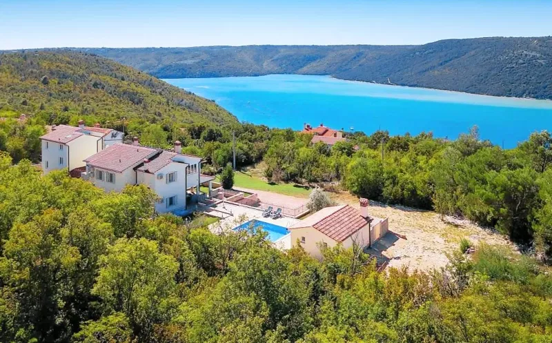 Labin, 2 KAMENE VILLE - 2 BAZENA - LJETNA KUH pogled more