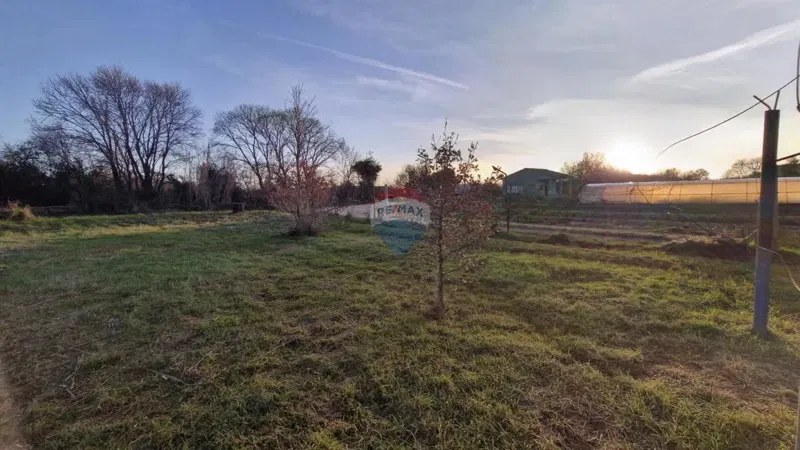 Istria, Fasana, dintorni – posizione tranquilla, terreno ai margini della zona edificabile – 2