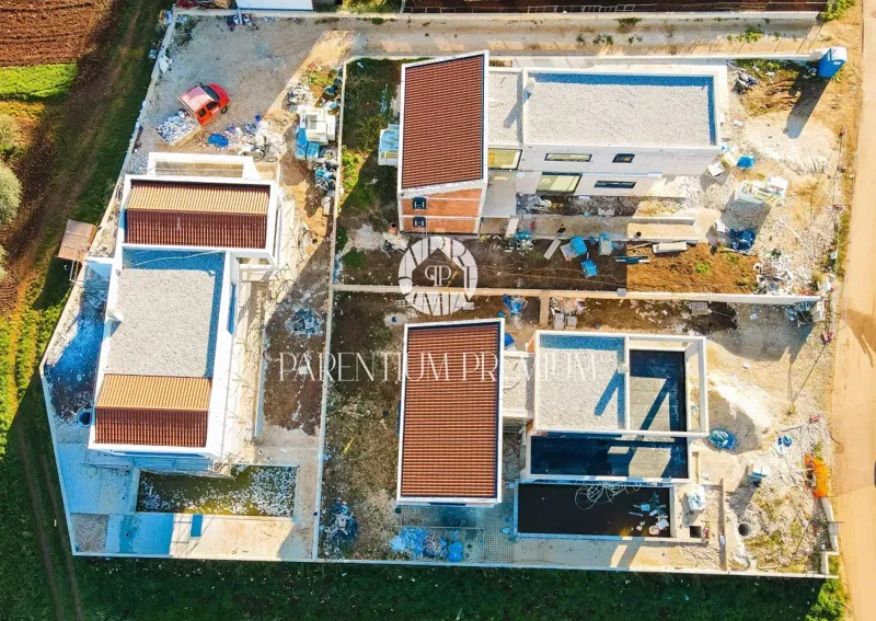 Attraente villa con piscina riscaldata e bellissima vista – 3