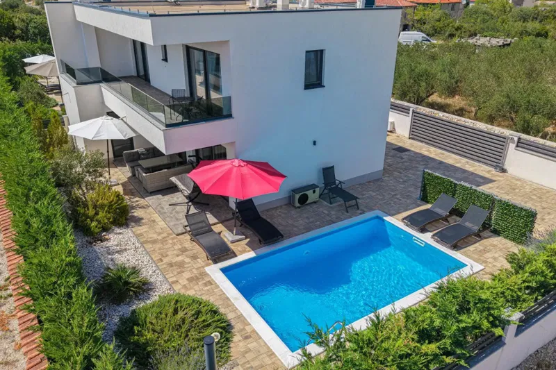 Villa with a pool – 2