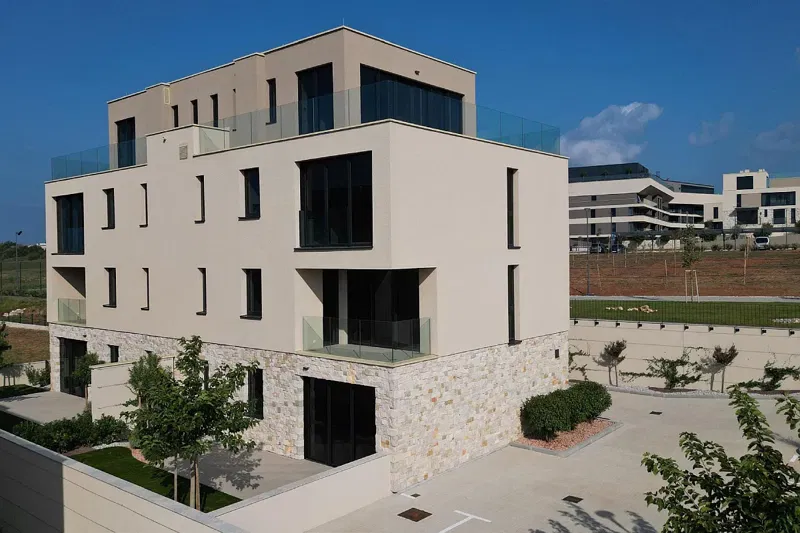 Bellissimo appartamento con due camere da letto in un nuovo edificio all'interno di un resort di lusso – 2