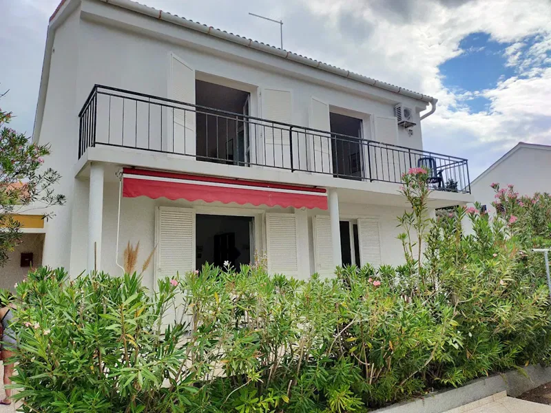 Light-flooded House with mediterranean garden – 2