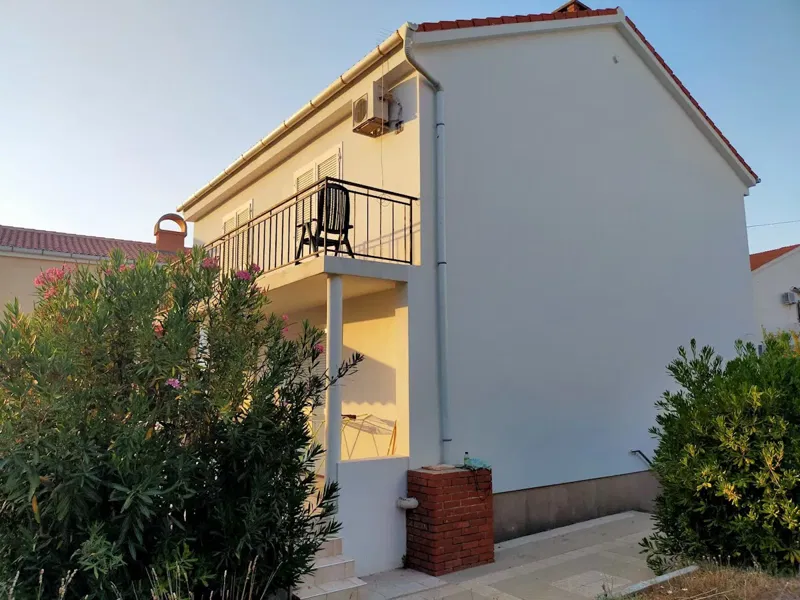 Light-flooded House with mediterranean garden – 3