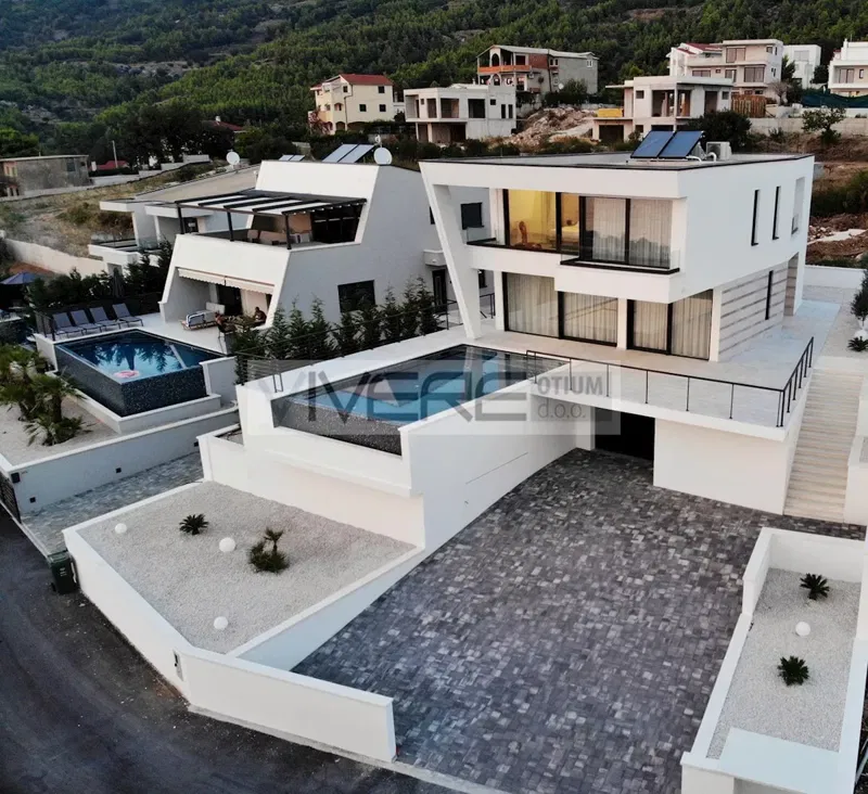 Exceptional light-flooded Villa with impressive sea views – 2