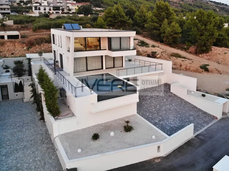 Exceptional light-flooded Villa with impressive sea views – 3