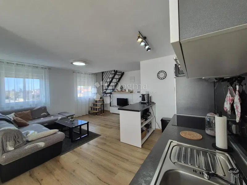 Appartamento soleggiato con vista su Brioni – 3