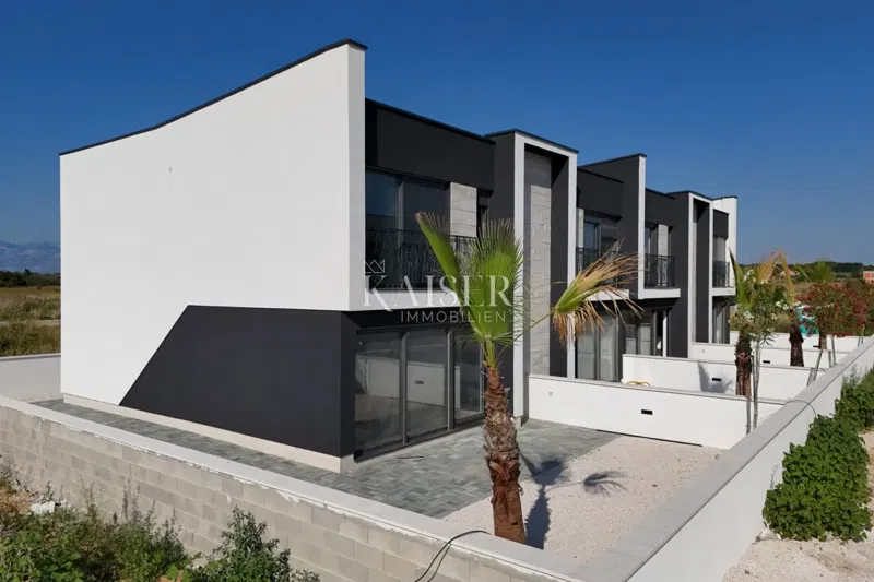 Zadar, Privlaka, two-story apartment with a garden near the center and the sea – 3
