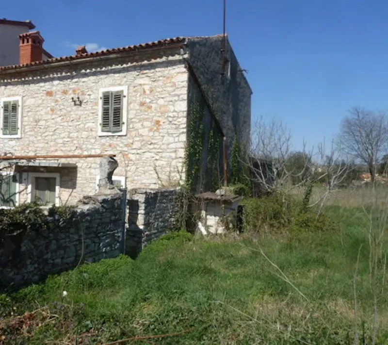 Old Istrian stone house with large urbanized garden in Valbandon – 3