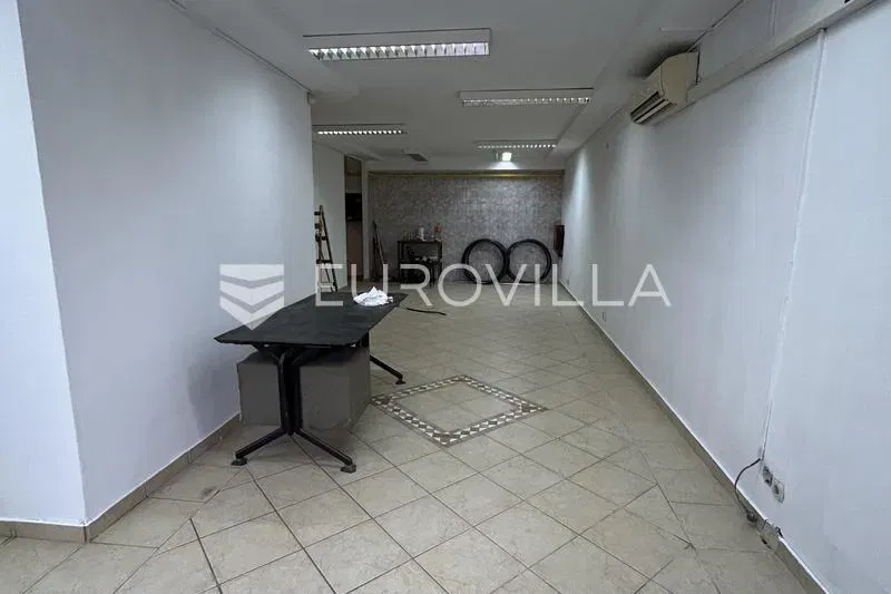 Pula, Stoja - business premises in a frequent location – 2