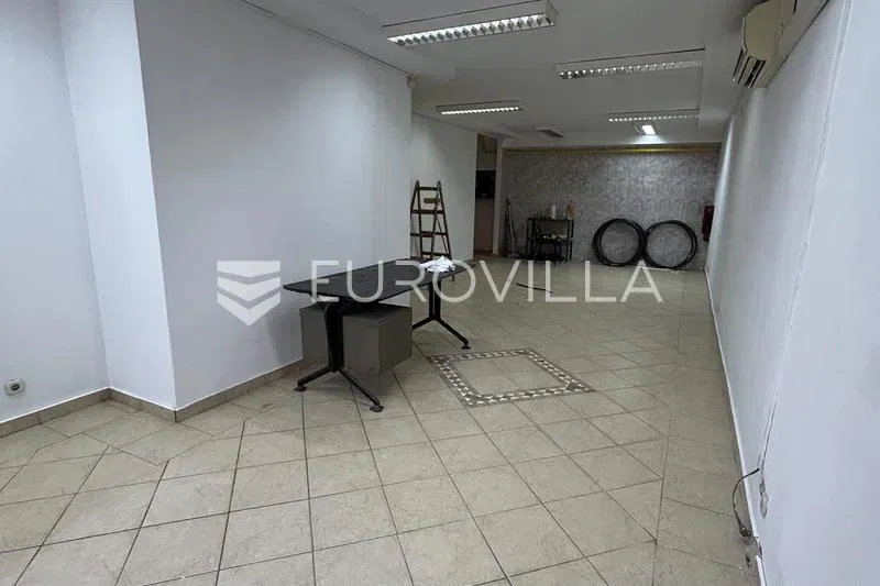 Pula, Stoja - business premises in a frequent location – 3