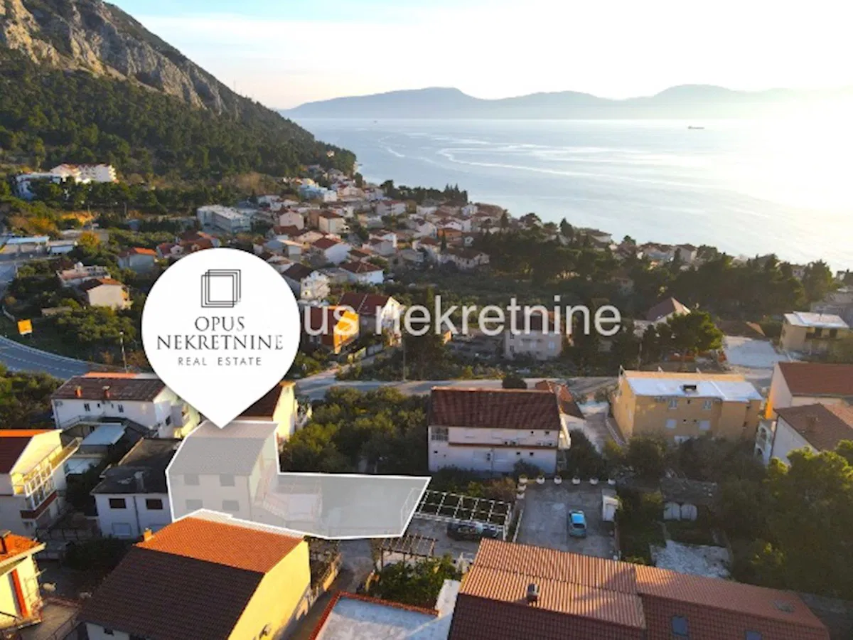 Gradac, kuća s 3 apartmana i pogledom na more, RENOVIRANO