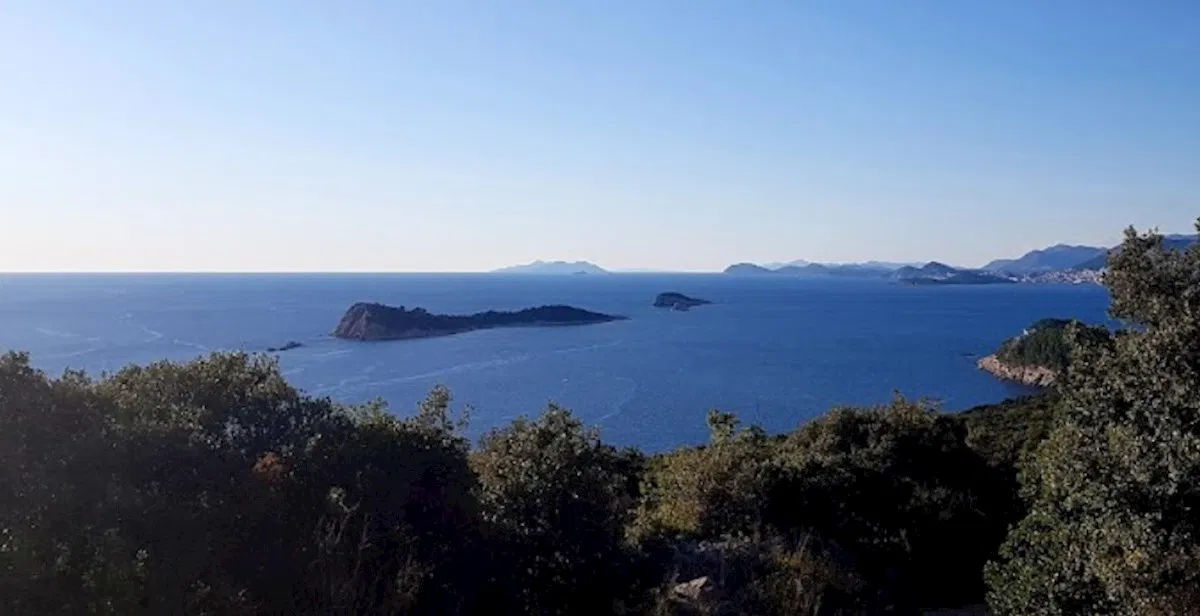 Cavtat, prodaje se zemljište 10.000 m2 uz samo more!!