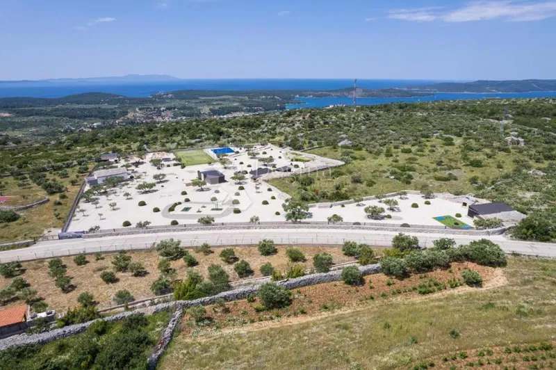 Dom Milna, 400m2 – 2