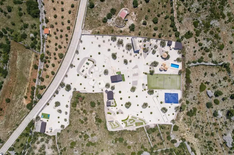 Dom Milna, 400m2 – 3