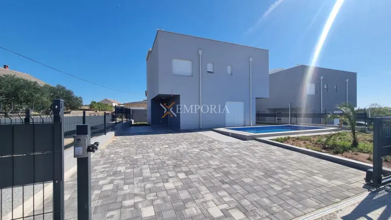 House with a pool on the island of Vir is for sale – 3