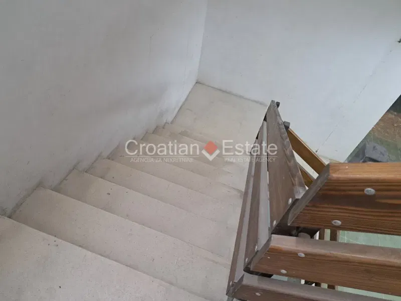 Trstenik – Multipurpose two-story business premises, for rent – 2