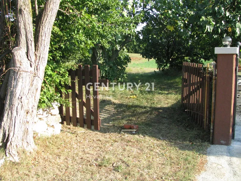 BARBAN, BUILDING LAND NEAR ALL NECESSARY AMENITIES FOR LIVING – 2