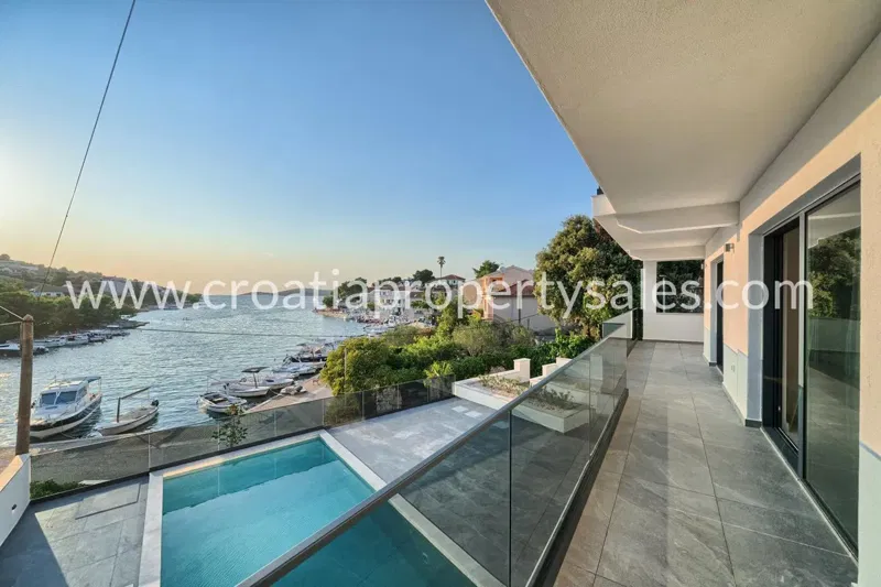 Rogoznica, villa for sale, price on request – 2