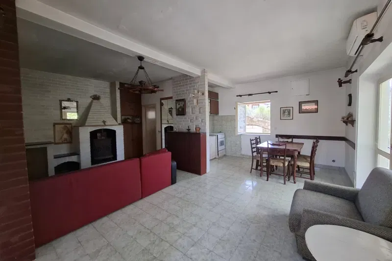 Detached single-storey house with open sea view – 3