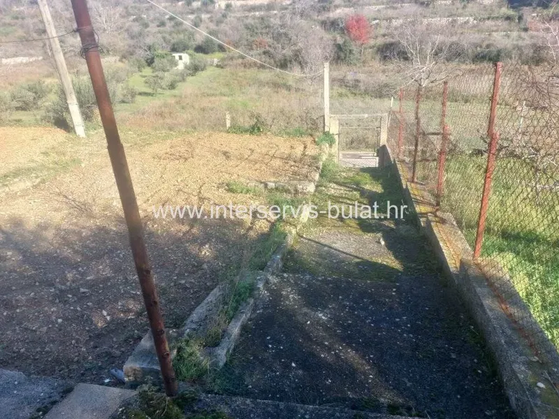 .::: Uncompleted house in Zaton :::. – 2