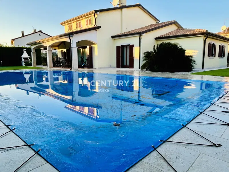 UMAG, SURROUNDINGS, FAMILY HOUSE ONLY 400 METERS FROM THE BEACH WITH SEA VIEW – 2