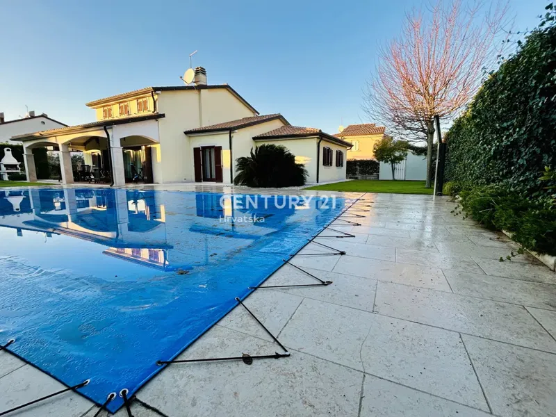 UMAG, SURROUNDINGS, FAMILY HOUSE ONLY 400 METERS FROM THE BEACH WITH SEA VIEW – 3