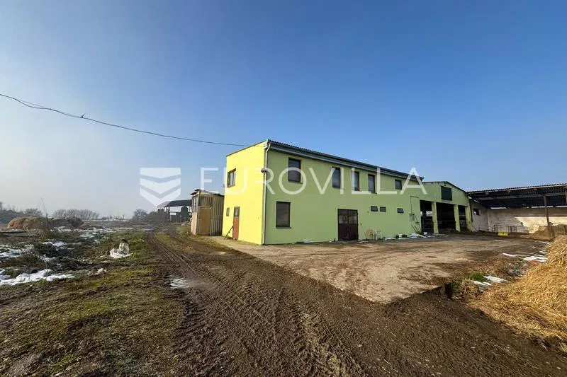 Selci Đakovački, govedarska farma s mogućnošću prenamijene, 11370 m²