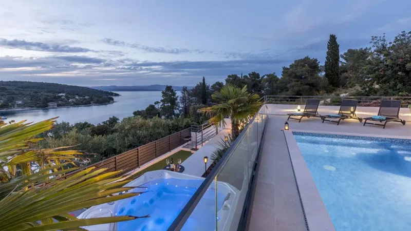 Modern villa with sea view – 2