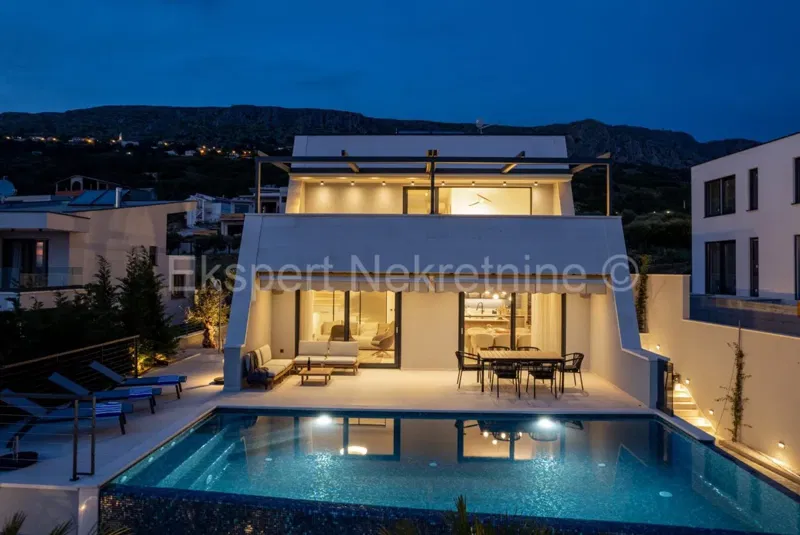 Podstrana, Mutogras, luxury villa 340 m2 with a garden of 392 m2 and a swimming pool – 2